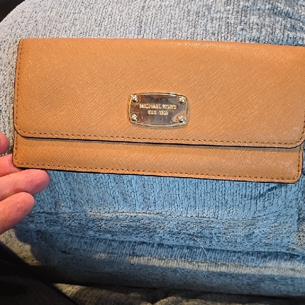 Michael Kors Wallet Tan 7.75 x 3.75